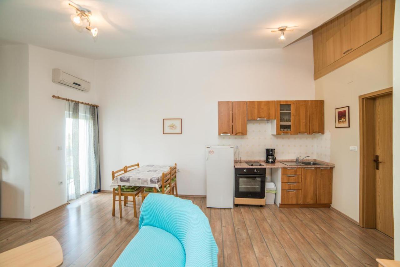 Apartments Durda Fažana Esterno foto